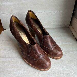 Christin Michaels  brown heeled treaded oxford mules Size 9.5